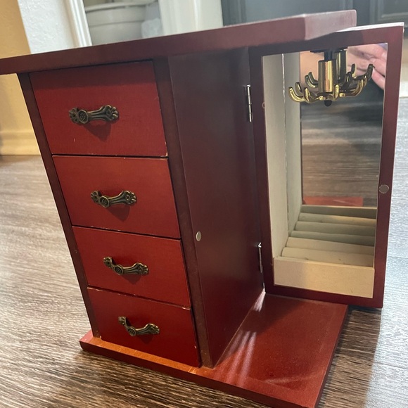 Jewelery Box - Picture 2 of 4